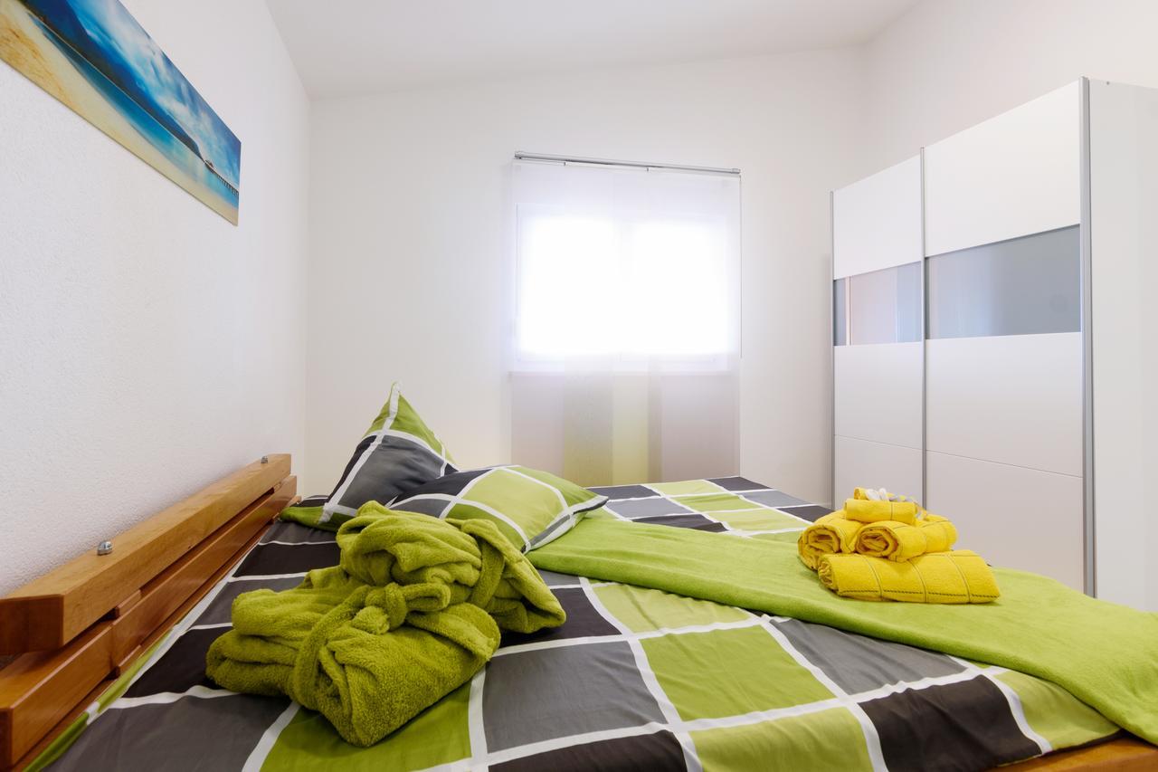 Studio Apartment Maslina Gornji Karin Bagian luar foto