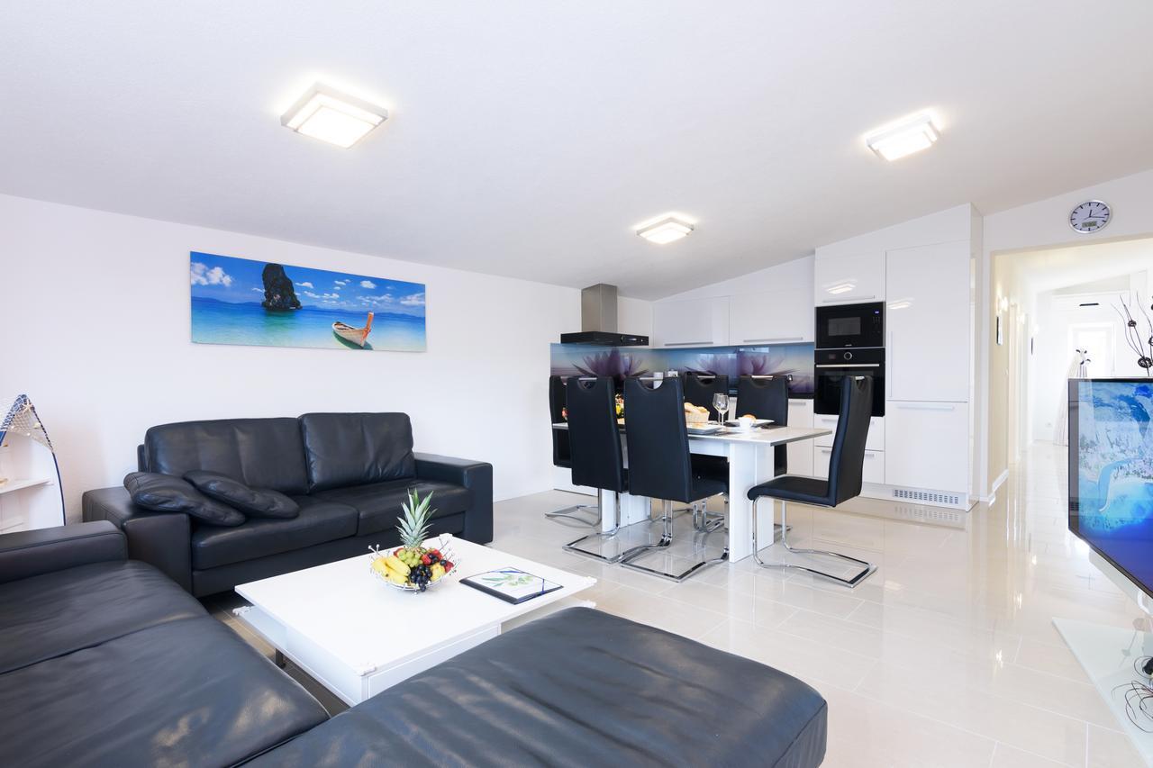 Studio Apartment Maslina Gornji Karin Bagian luar foto