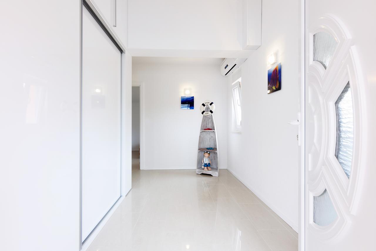 Studio Apartment Maslina Gornji Karin Ruang foto