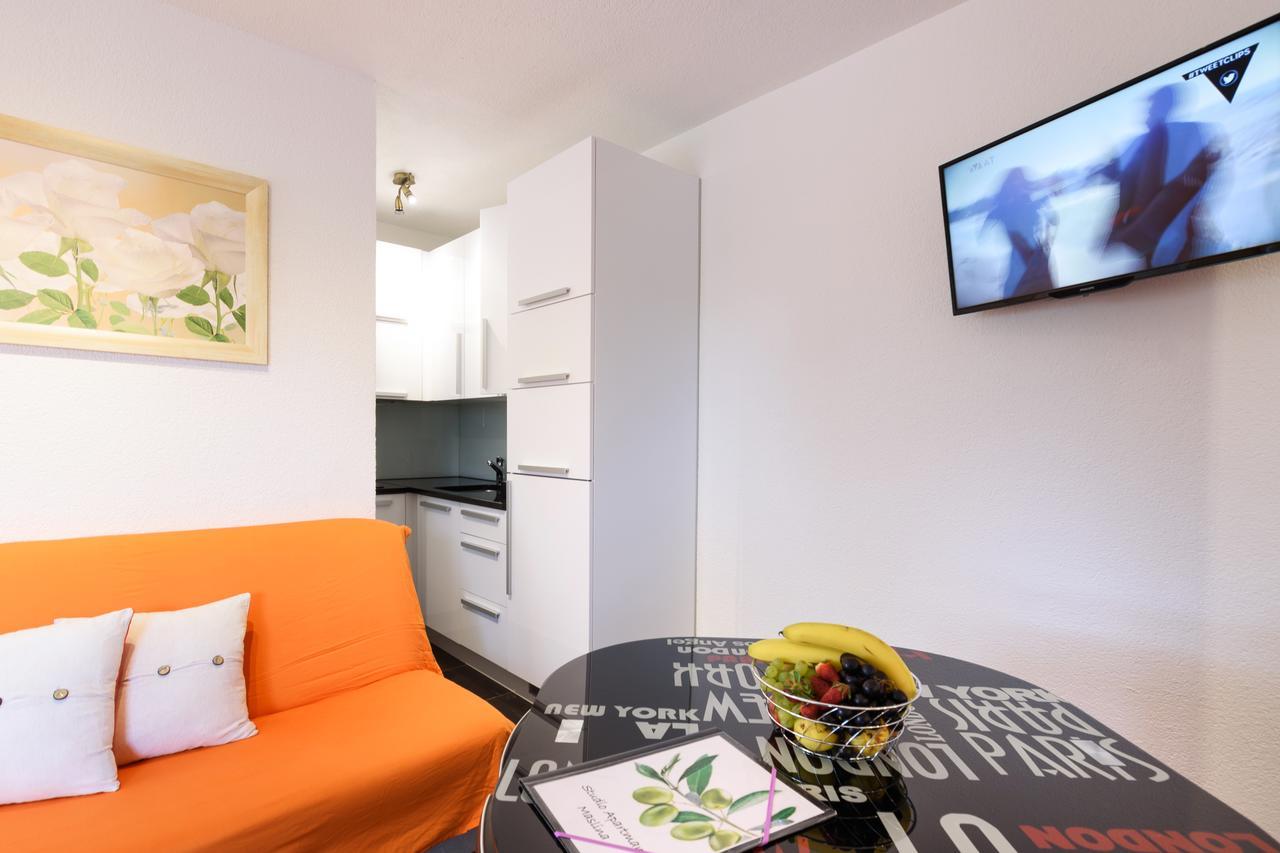 Studio Apartment Maslina Gornji Karin Bagian luar foto