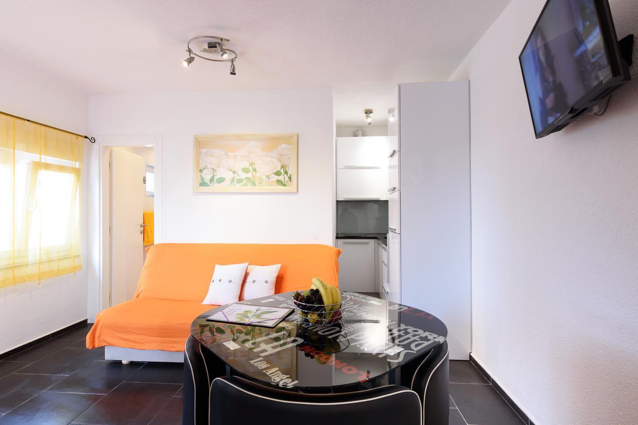 Studio Apartment Maslina Gornji Karin Bagian luar foto
